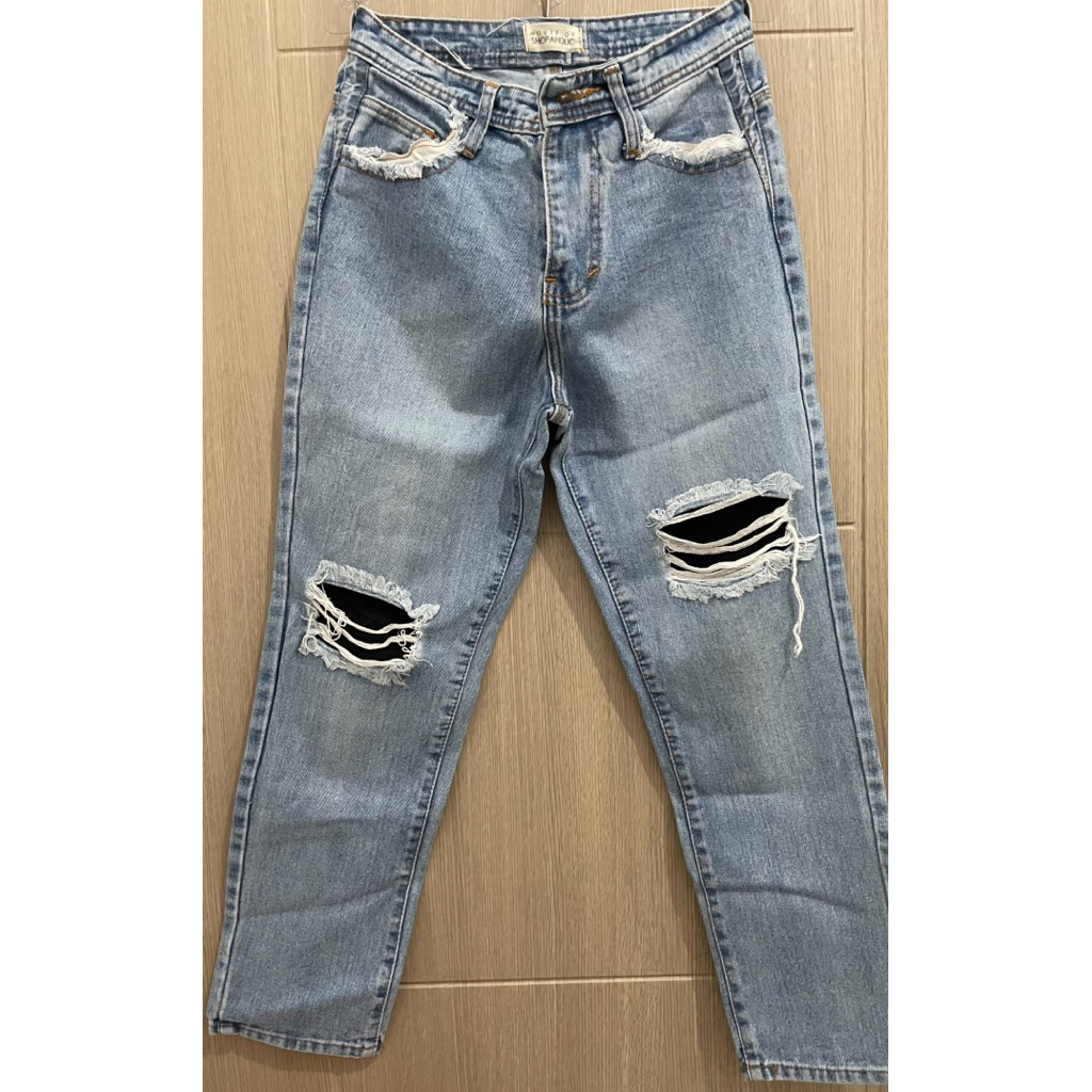 RIPPED JEANS (PRELOVED)