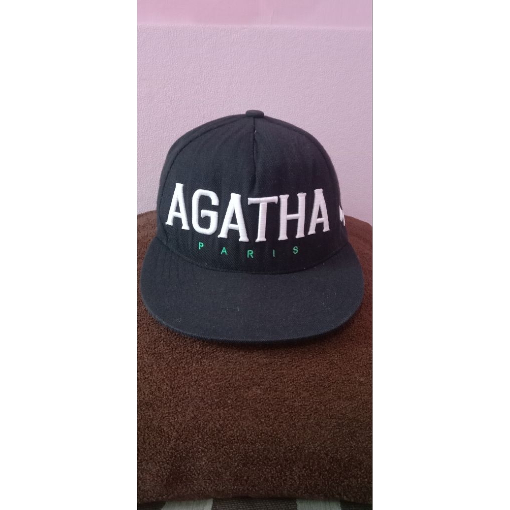 topi Agatha Paris