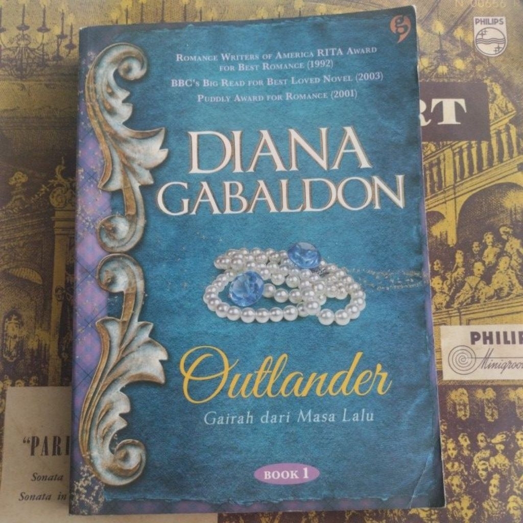 BUKU NOVEL DIANA GABALDON OUTLANDER GAIRAH DARI MASA LALU