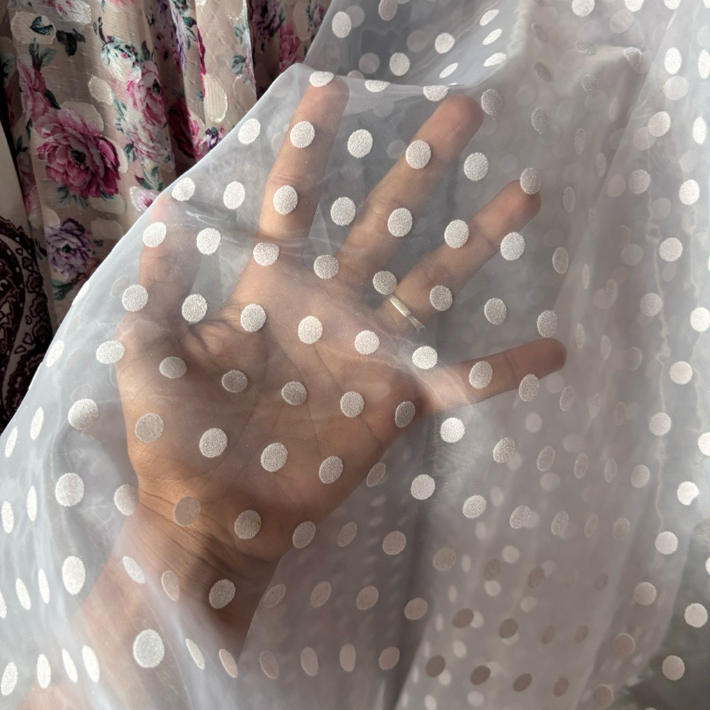 Kain Organza Bordir Motif Polkadot Timbul – Elegan & Mewah, Cocok untuk Kebaya Modern”