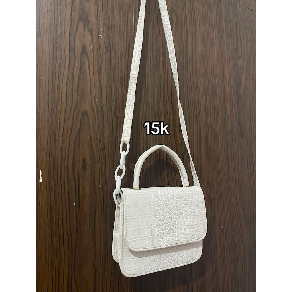 TAS SELEMPANG PUTIH