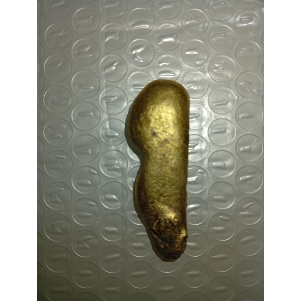 temuan alam nuget logam emas terbatas