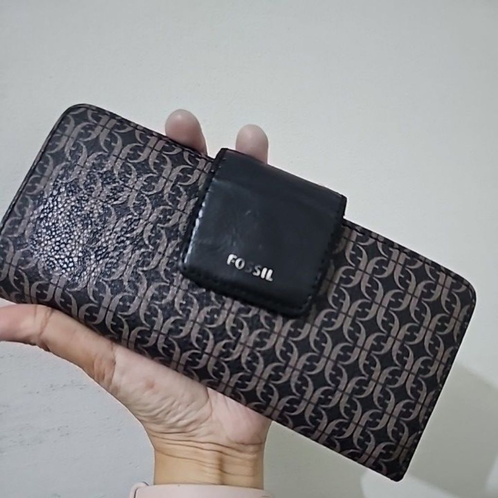 Preloved dompet signature fossil ocil ori long wallet f o s s i l black slot kartu