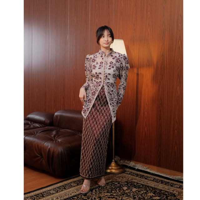KALUNA KEBAYA MODERN BAJU KURUNG BROKAT PRADA BUNGA RENDA