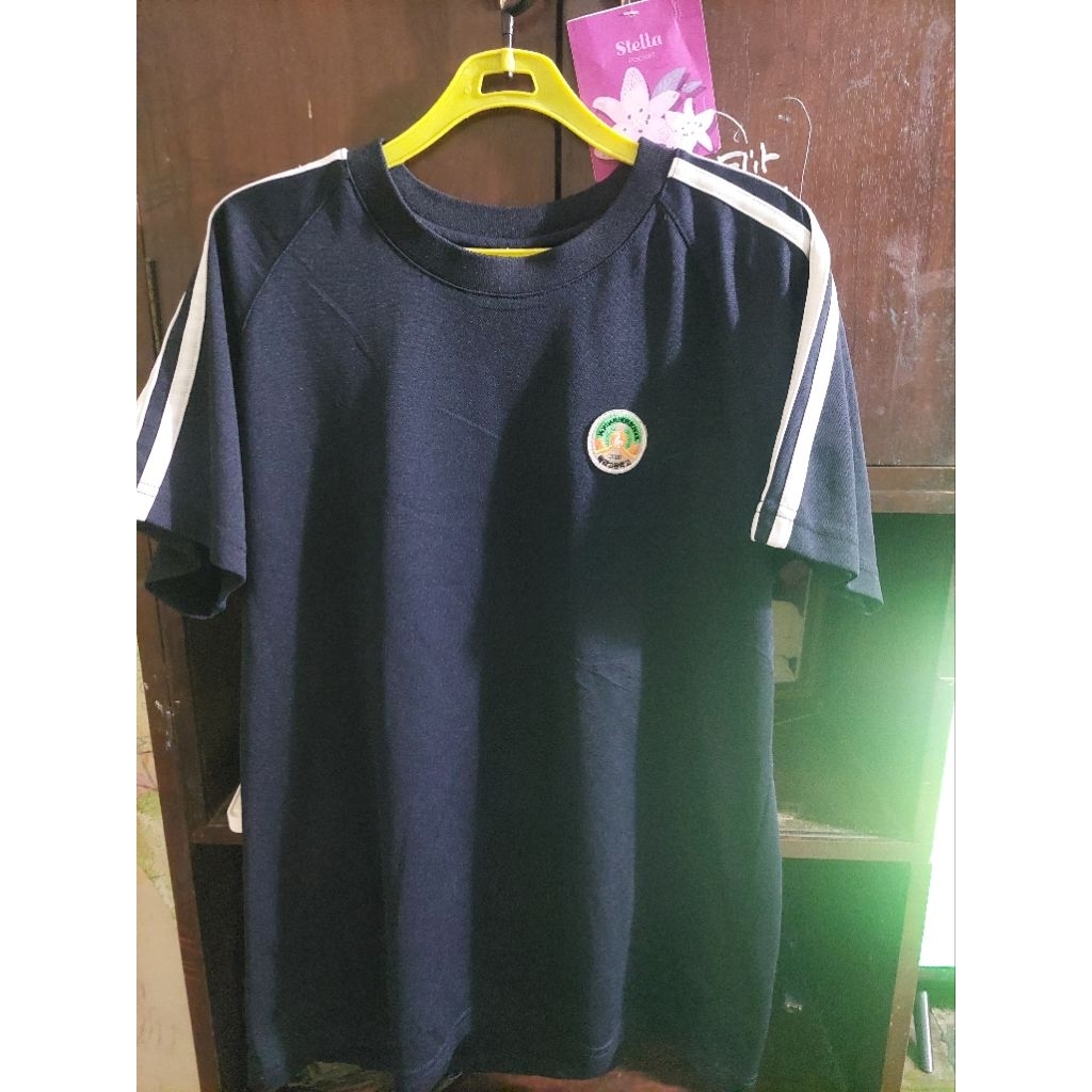 Kaos olahraga wanita (pl)