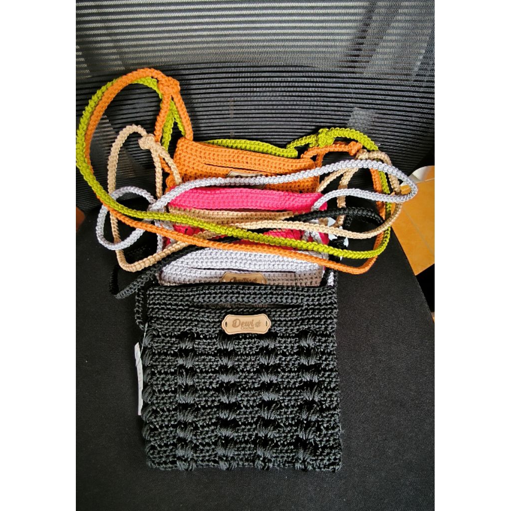 Tas rajut simpel / Tas rajut kecil / Tas rajut persegi  selempang- kancing magnet