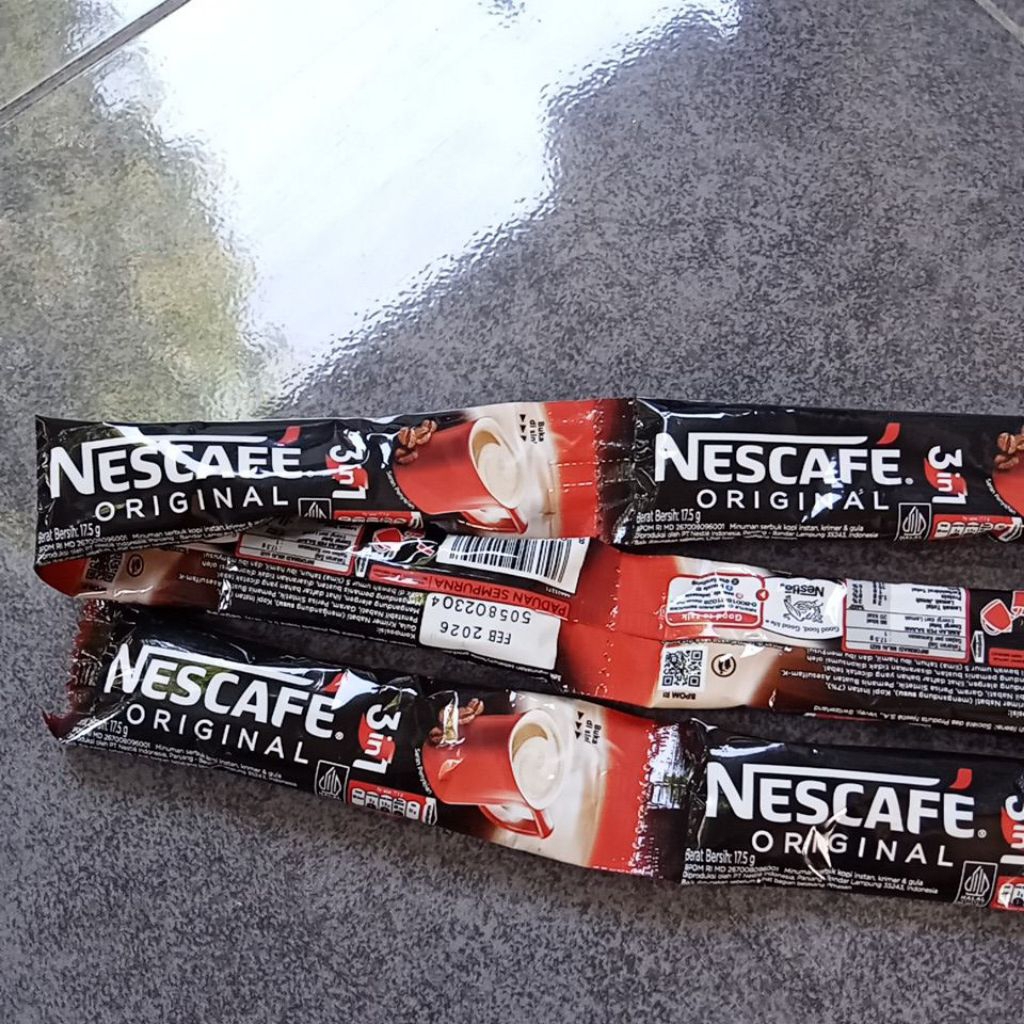 

Nescafe 3 in 1 Original 1 renteng isi 10 sachet x 17.5g