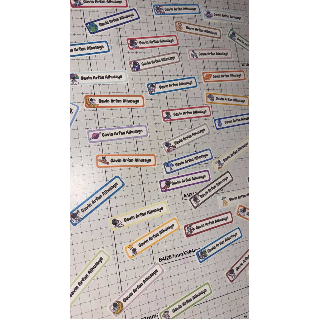 

(1 Hari Jadi) Stiker Nama