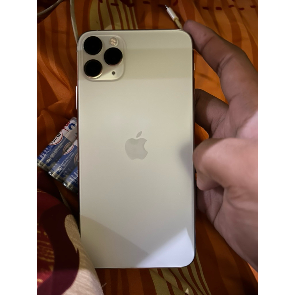 iphone 11 pro max 256 lock icloud