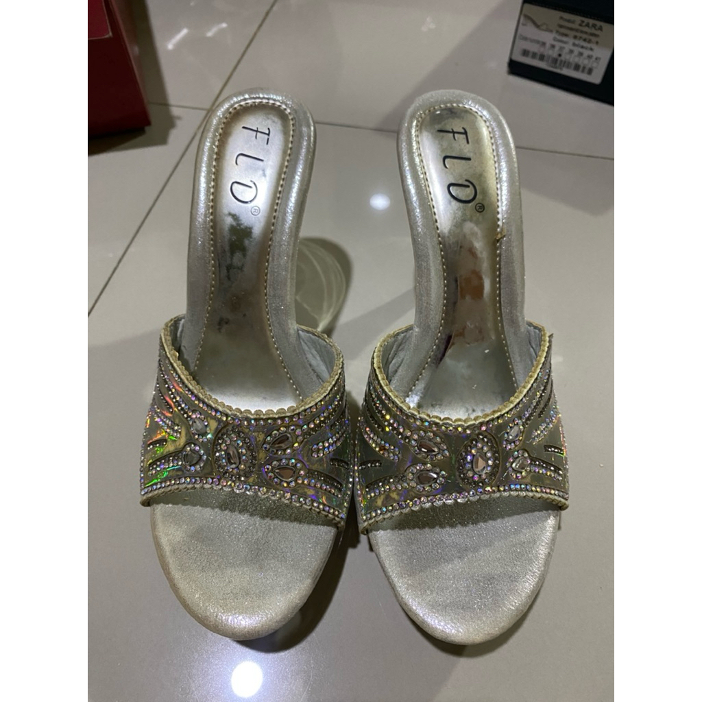 Heels Wanita Silver Size 37 Preloved