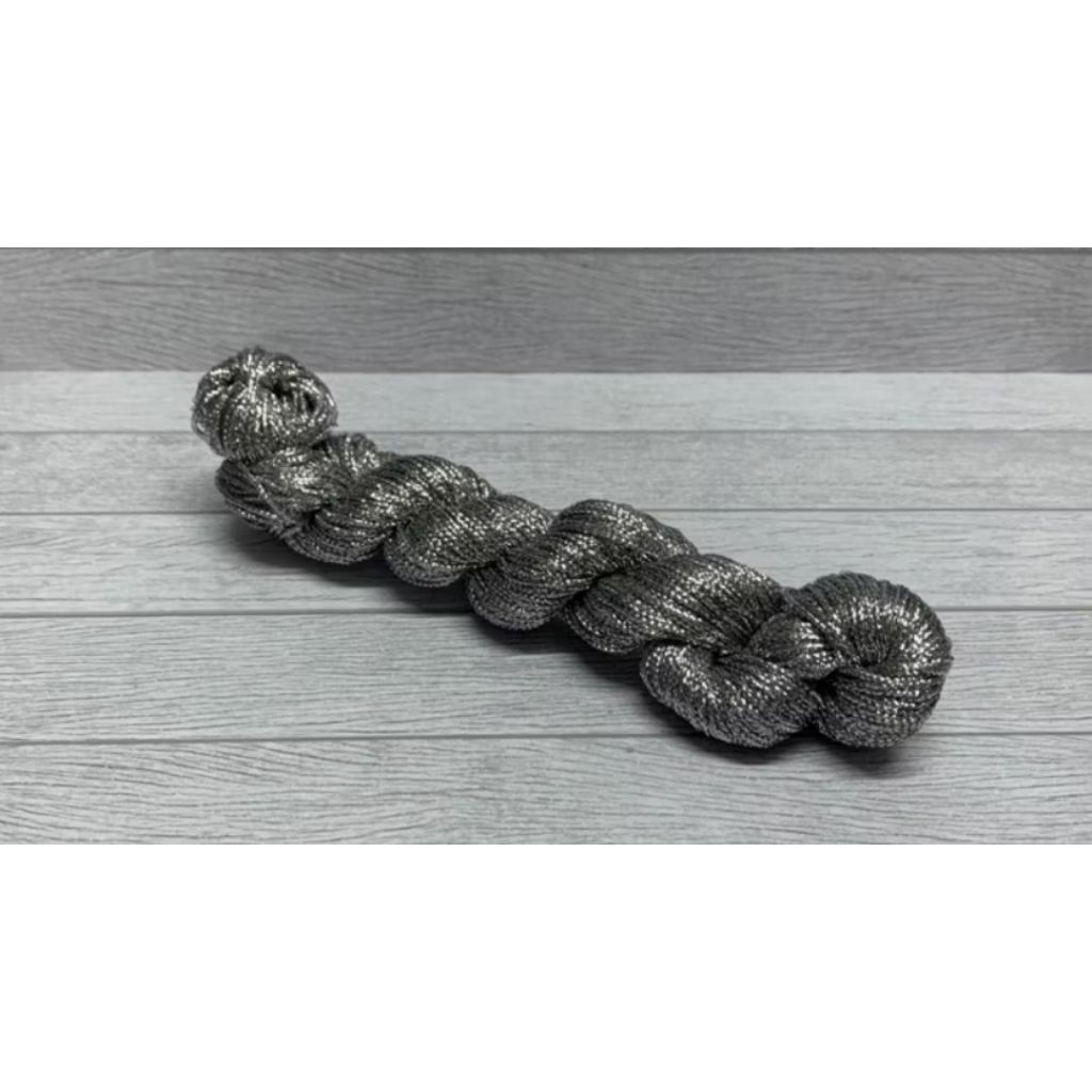 

BENANG TALI METALIK GOLD SILVER UNTUK PENGIKAT SOVENIR