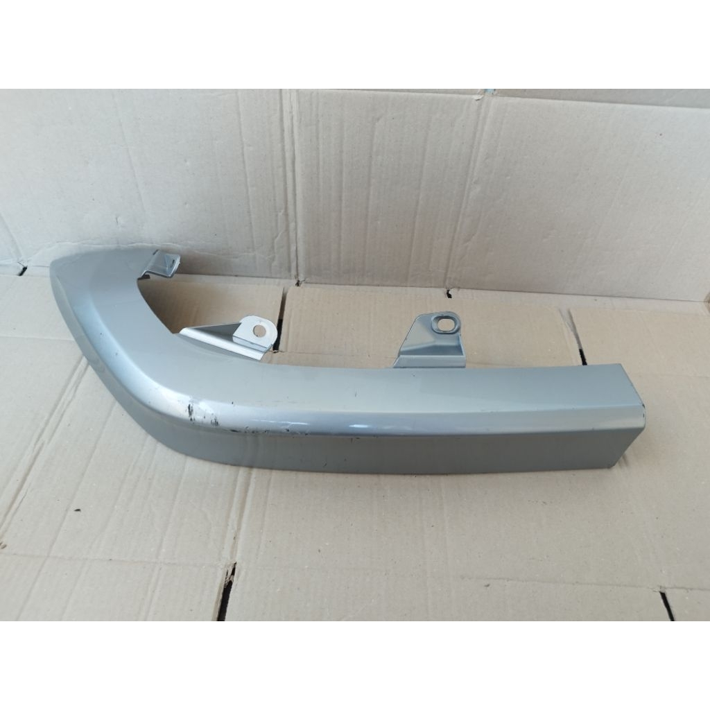 Aksesoris bodykit belakang mobil mobilio type e s warna silver belah kiri thn 2016 2017 2018 2019 20