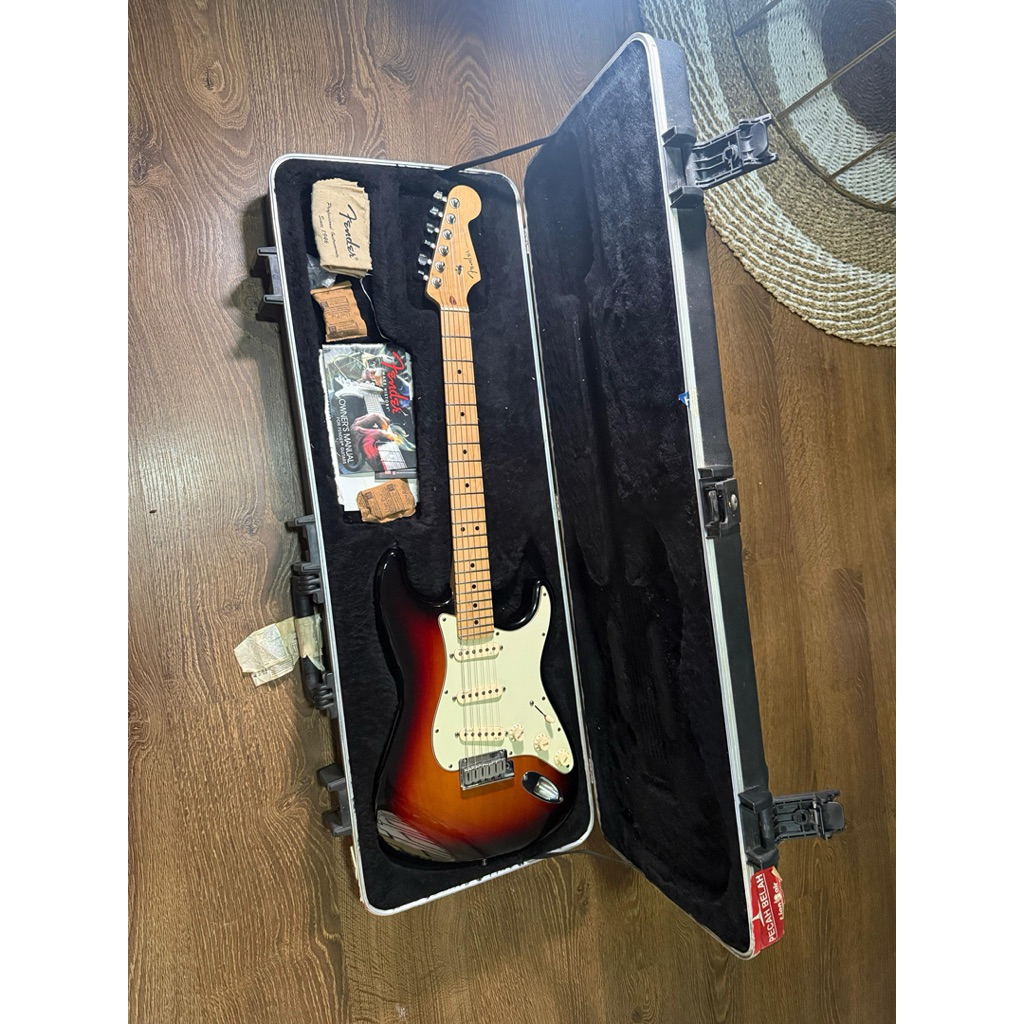[READ DESCRIPTION] FENDER AMERICAN DELUXE STRATOCASTER