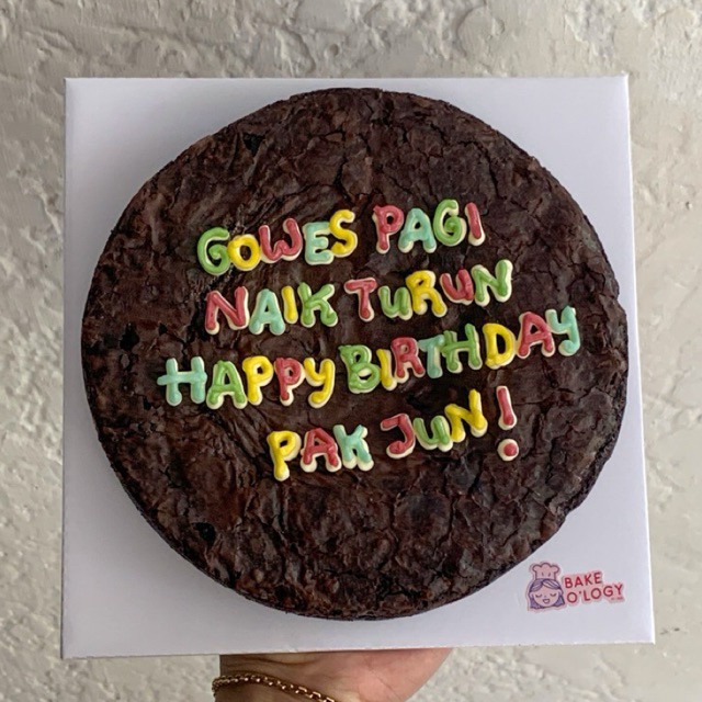 

FUDGY BROWNIES CUSTOM BIRTHDAY CAKE [BACA DESKRIPSI]