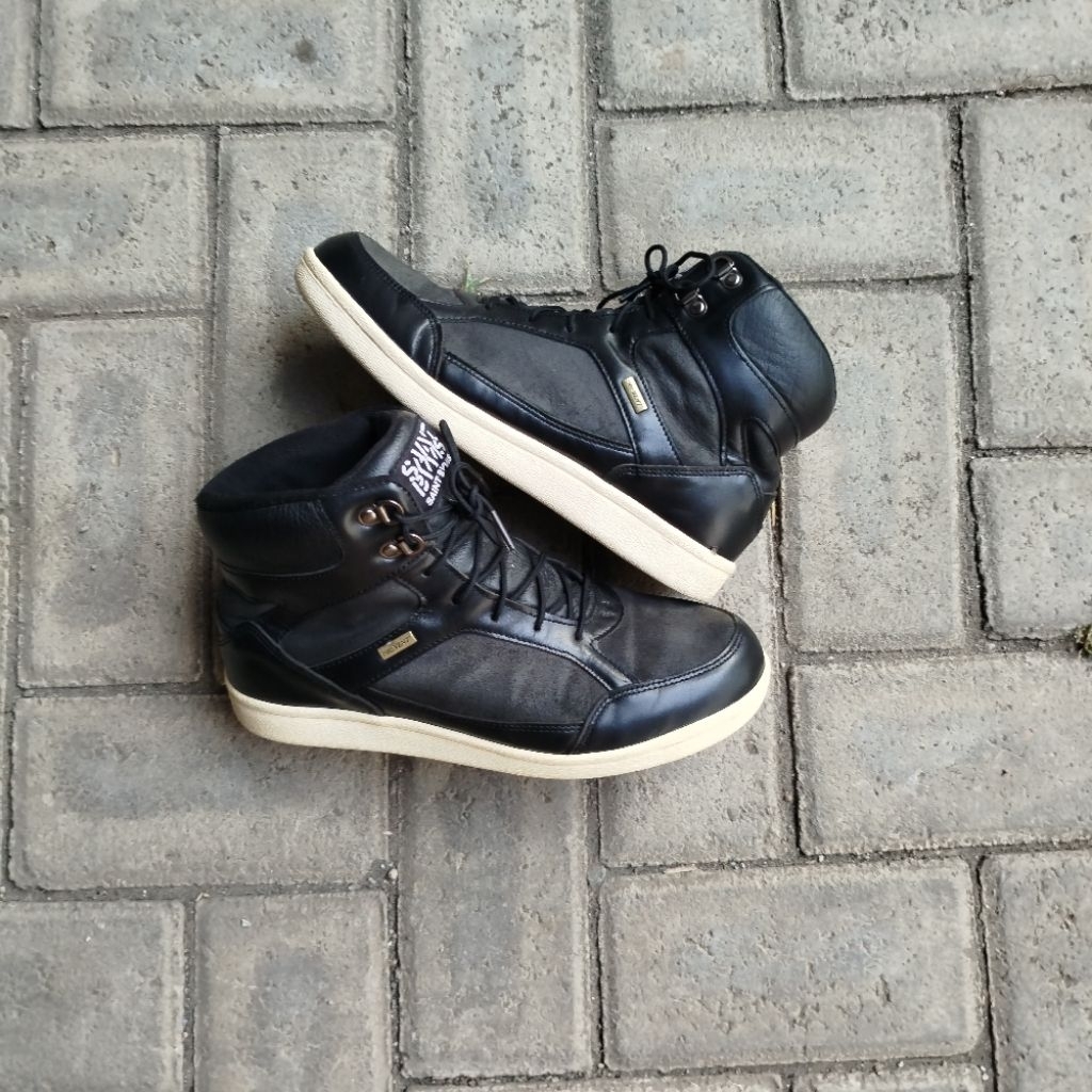 Sepatu Kulit Casual Pria Size 41 Preloved