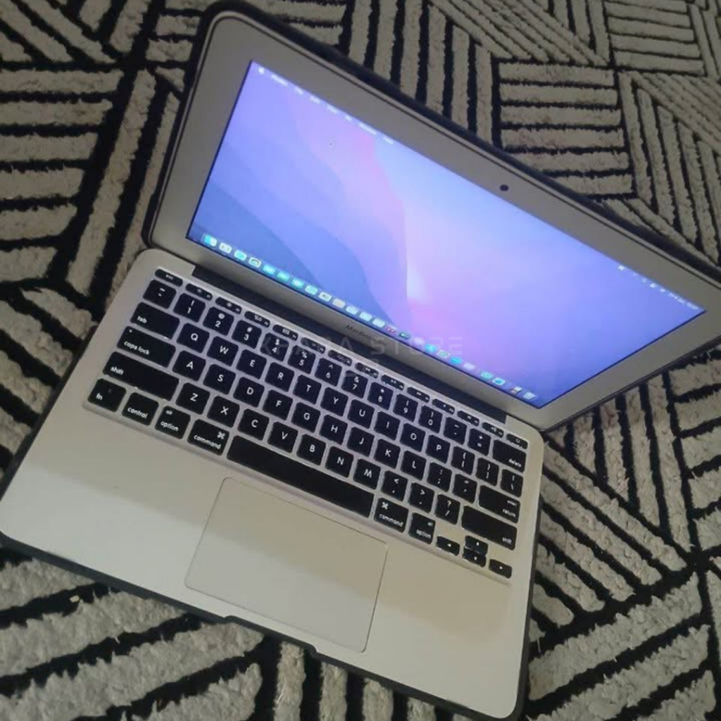 MACBOOK AIR 11 Inch Intel Core i5 Early 2015
