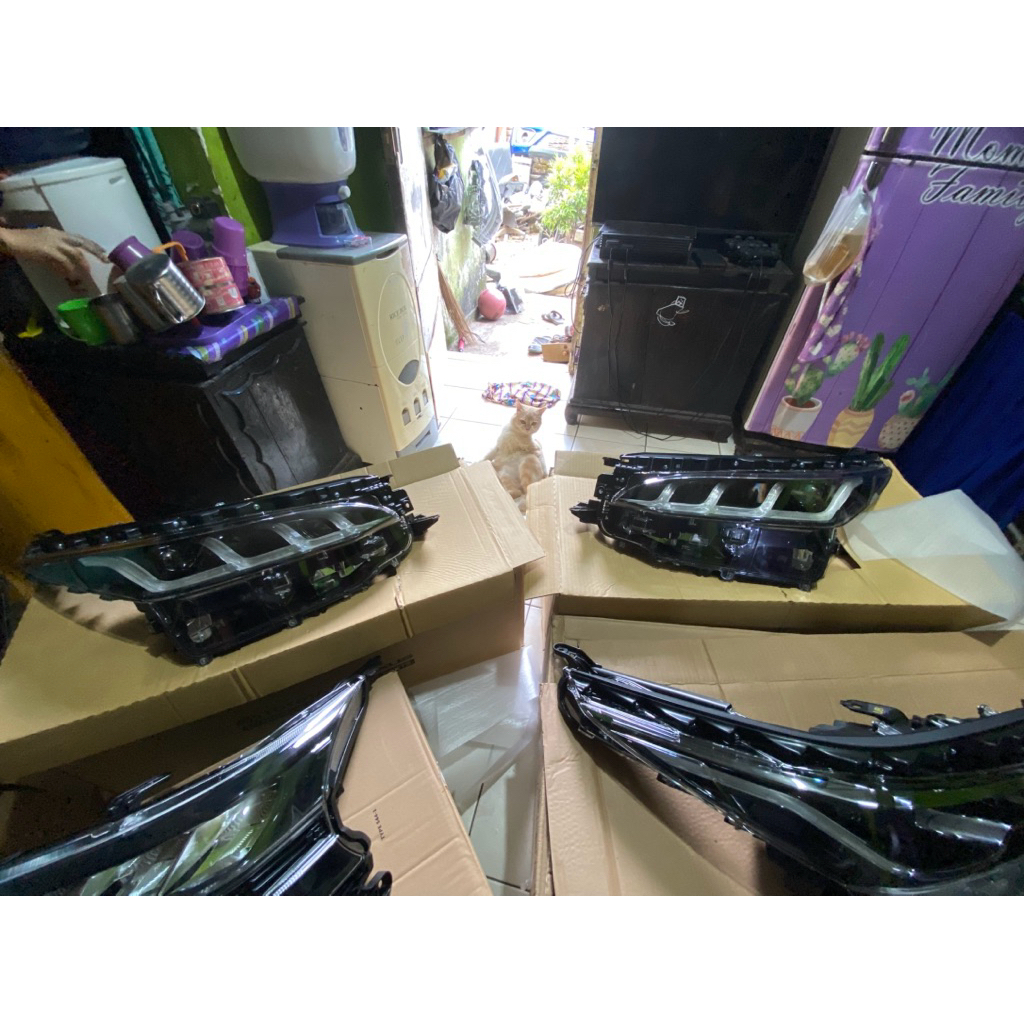 headlamp fortuner legender original / lampu fortuner legender asli toyota