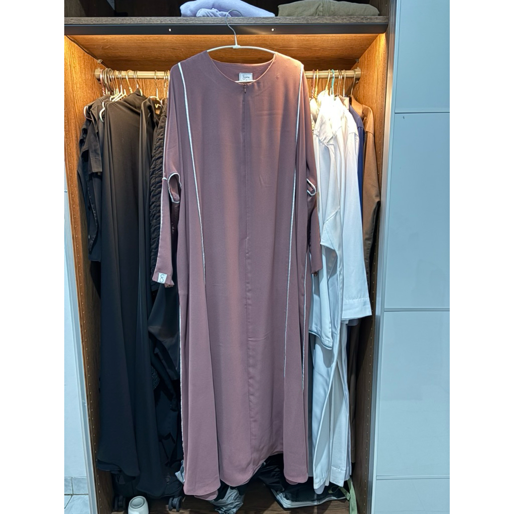 Sofni Line Abaya Size M PRELOVED Abaya Syari Gamis Pakaian Muslimah Pale Mauve