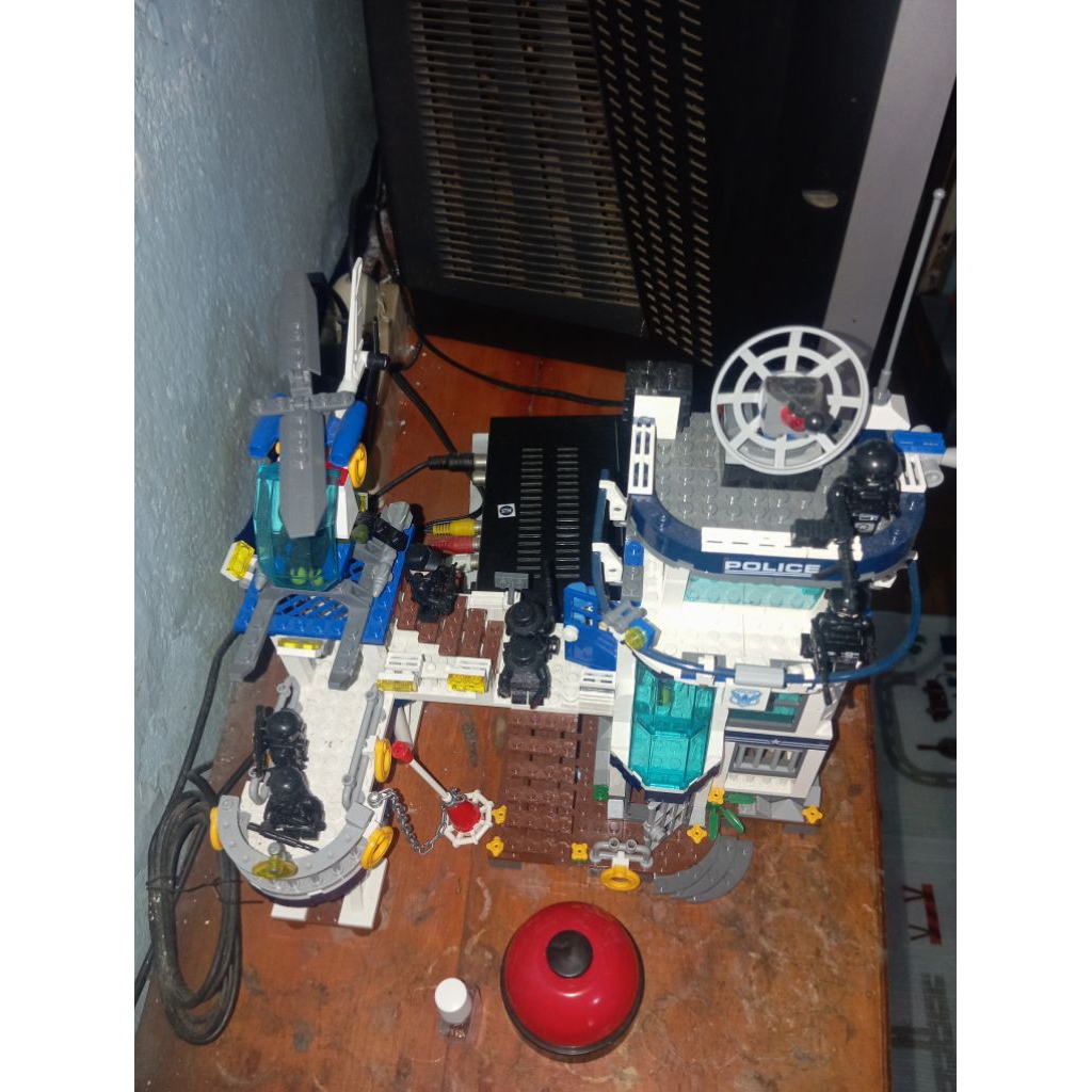 lego kantor polisi+minifigureSWAT