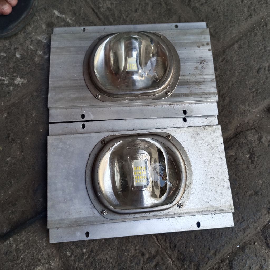 sepasang lampu led Dc 24V 40Watt