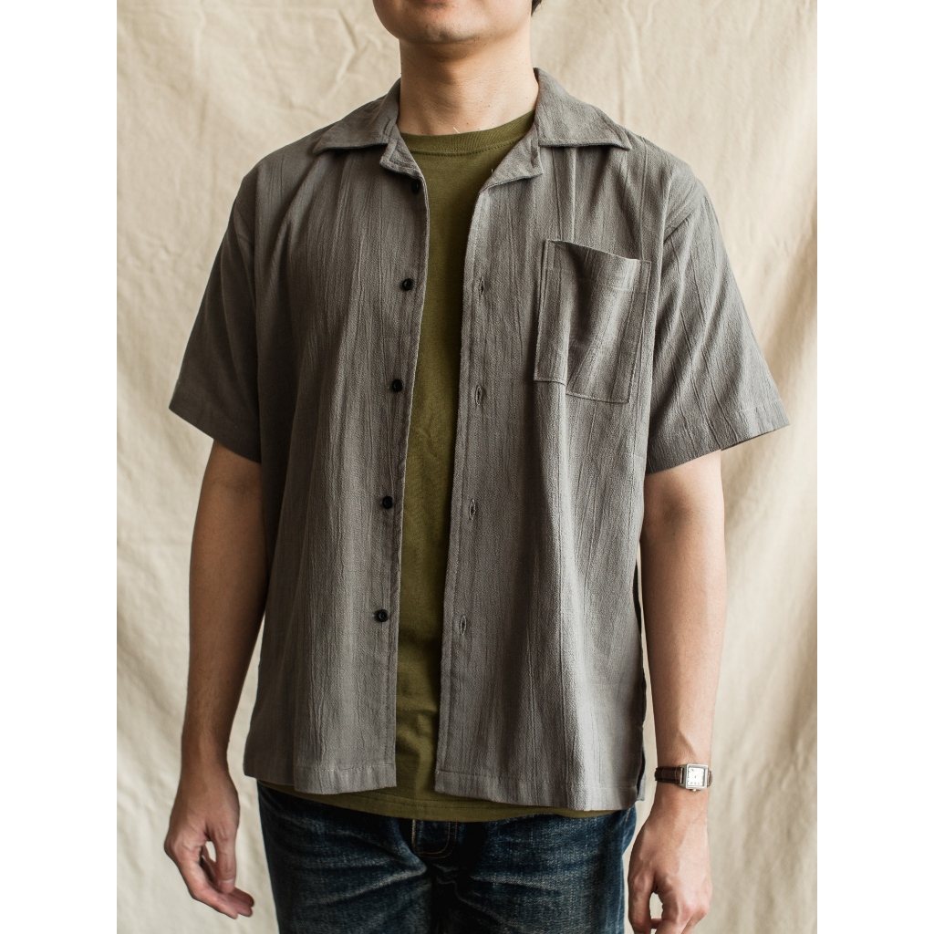 QUTN Kemeja Oversize Pria Lengan Pendek Weekend Shirt OS - Grey Crinkle Linen