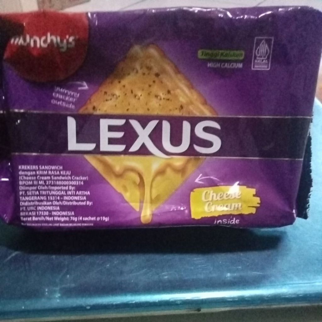 

biskuit lexuz rasa cheese cream berat 76g