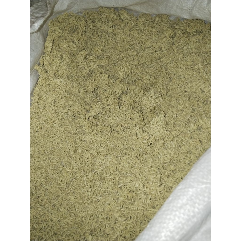 MIE BS MIE RIJEK UNTUK PAKAN TERNAK, BEBEK, AYAM, UNGGAS 1KG (REMEK)