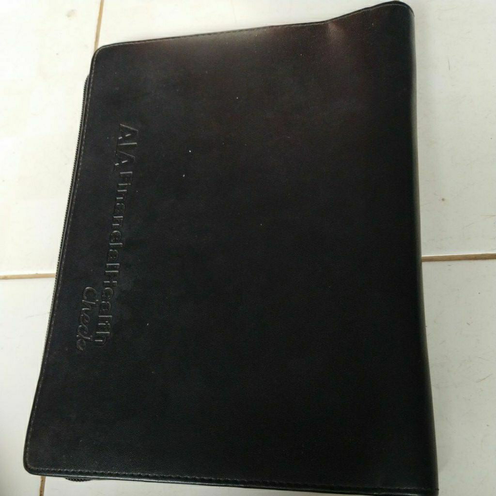 AIA binder- preloved