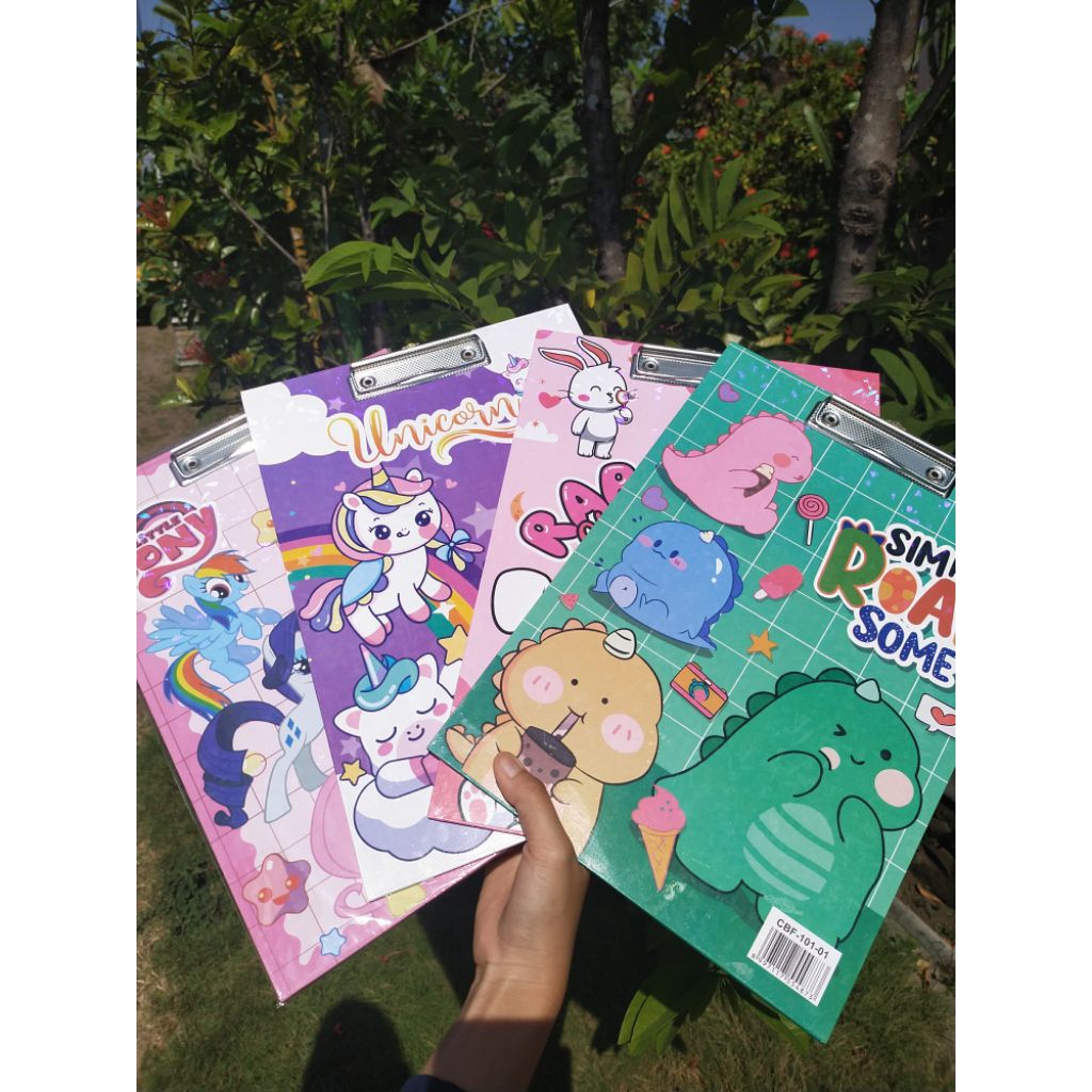 

Clipboard / Papan dada / Papan Jalan Ujian Karakter 2 Sisi Motif Lucu