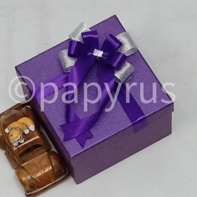 

PAPYRUS 15x15 Tinggi 10cm Kotak Kado Gift Box V1