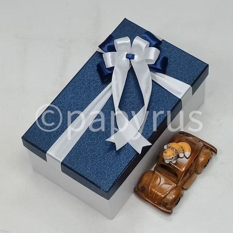 

PAPYRUS Kombinasi 15x25 Tinggi 10cm Kotak Kado Gift Box V2