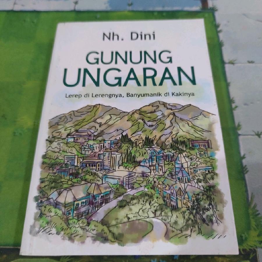 BARU ORIGINAL - Buku Gunung Ungaran - Lerep di Lerengnya, Banyumanik di Kakinya - Nh. Dini
