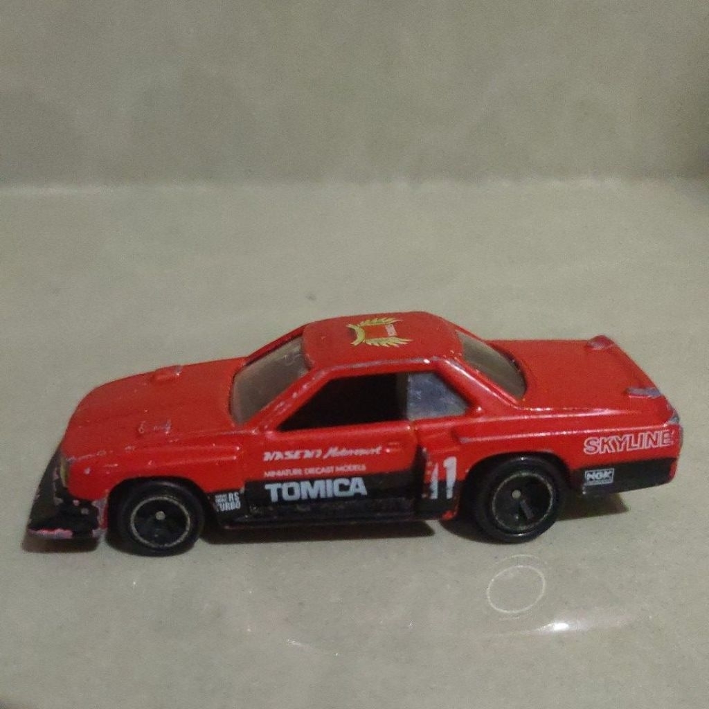 Tomica skyline silhouette formula