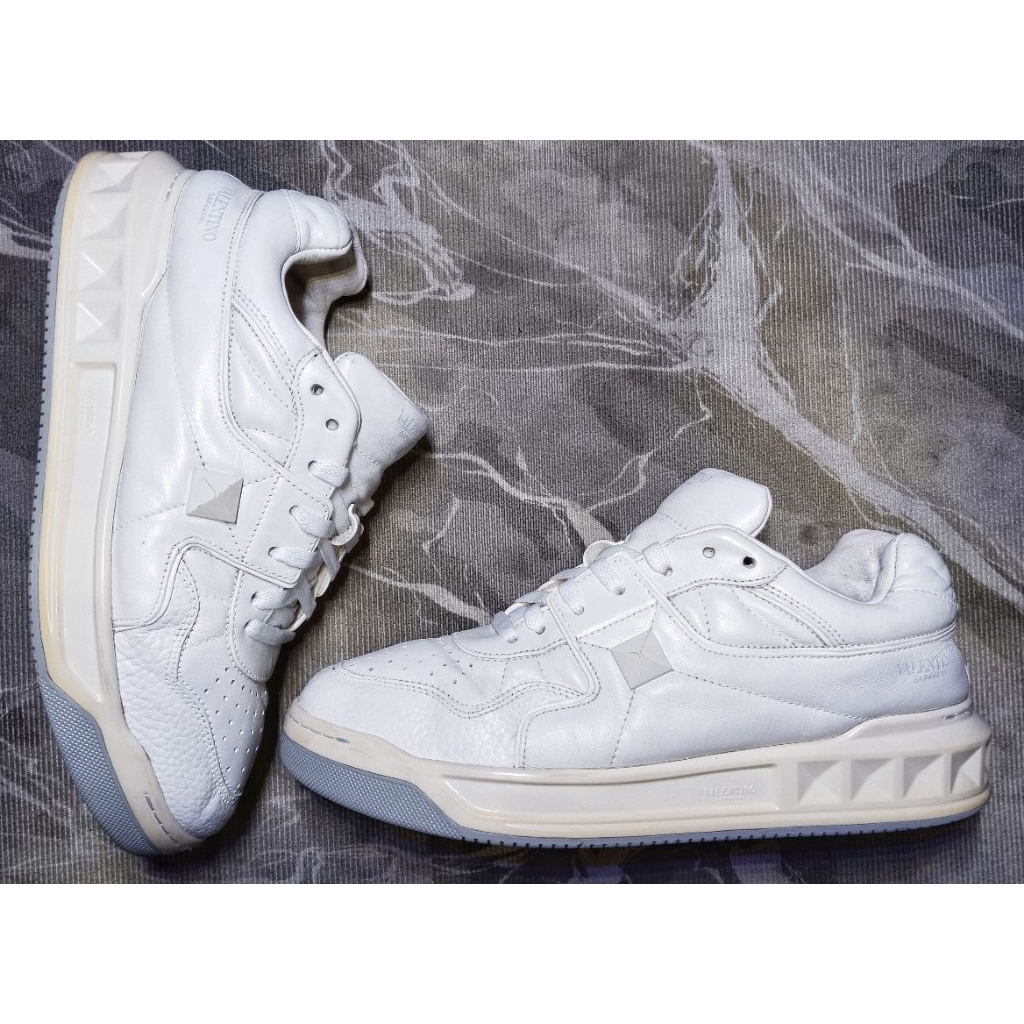 Sepatu sneaker kulit asli made in Italy