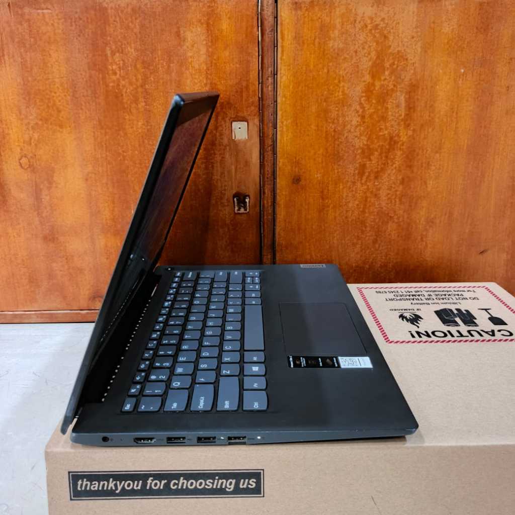 Laptop Lenovo Ideapad Slim 3, Amd 3020e, Ram 8 / 256Gb SSD, Silver Doff, BERGARANSI