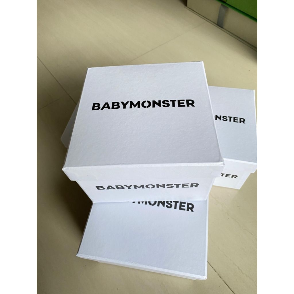 

Kotak kado hardbox 21x21x8