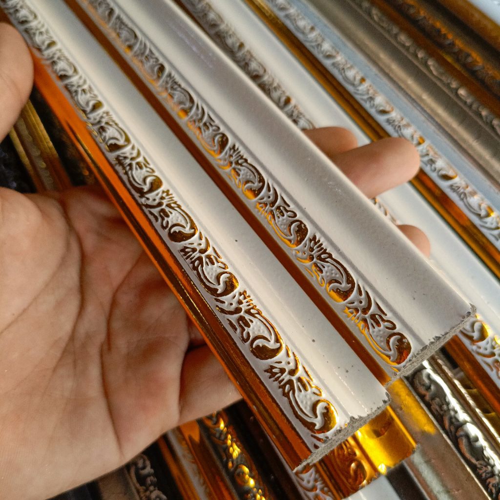 figura batangan 3cm PUTIH EMAS / lis plafon/ fiber batangan