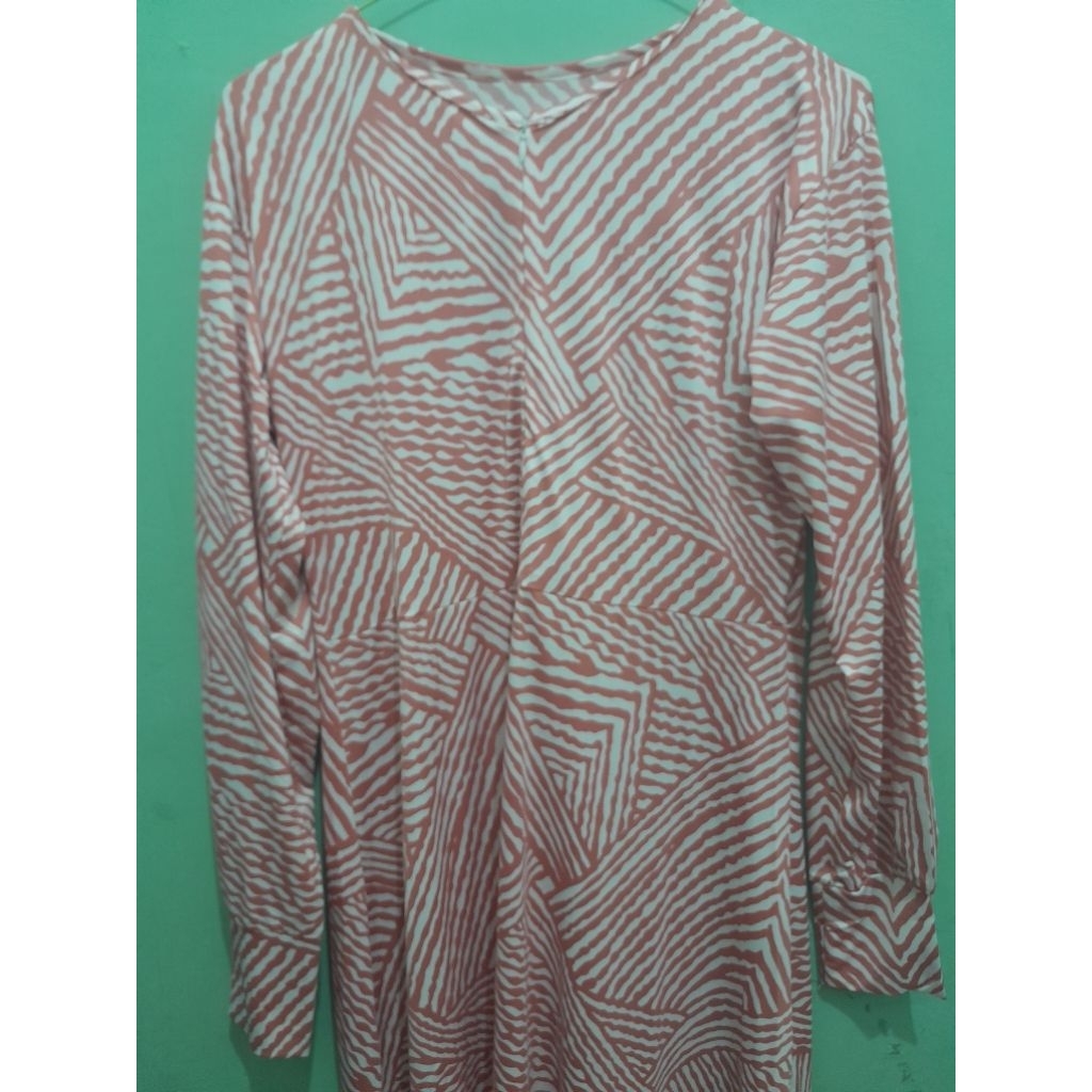 Gamis garis-garis