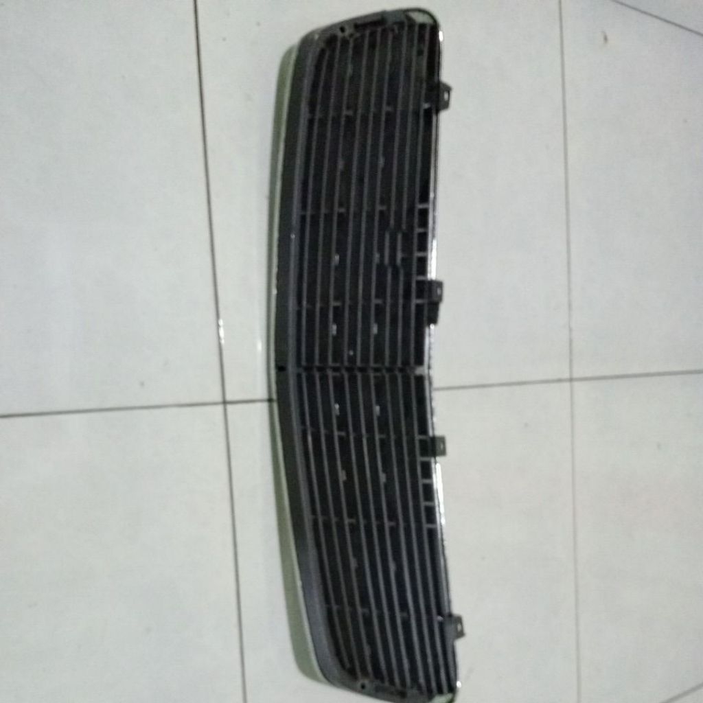 gril grille Mercedes Benz C-Class W203 C180 original part number A 203 880 04 83 second