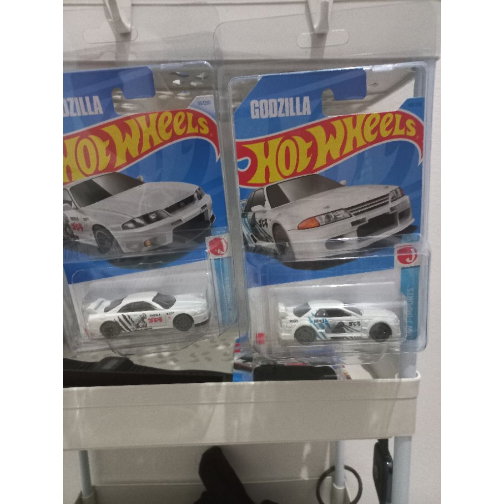 Paketan Hot Wheels Godzilla R33 & R32