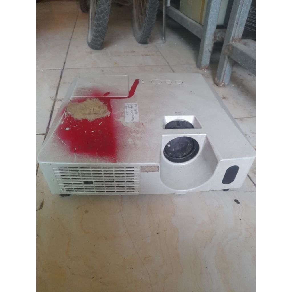 Lcd proyektor 3m ada minus