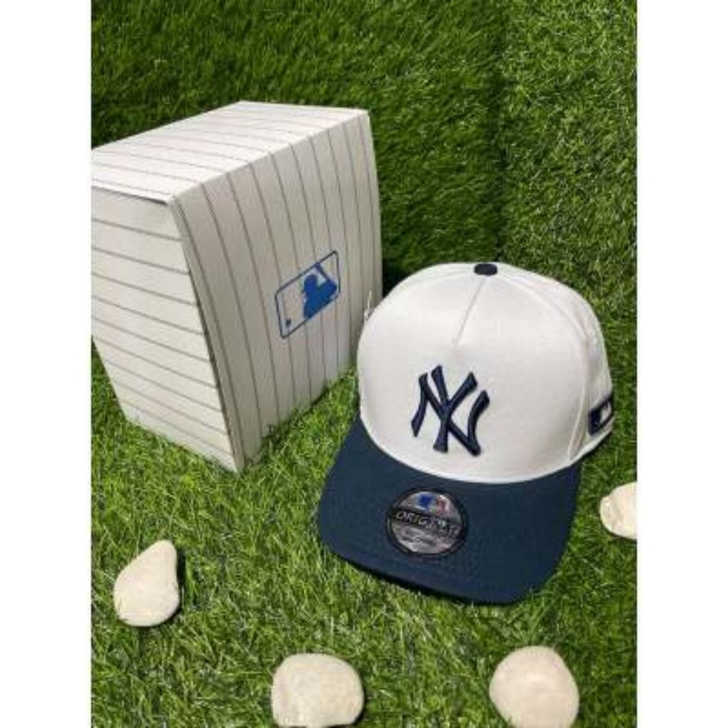 Topi Basebell Logo NY Navy Bahan Putih Visor Navy Topi Premium US34 CLOTHES