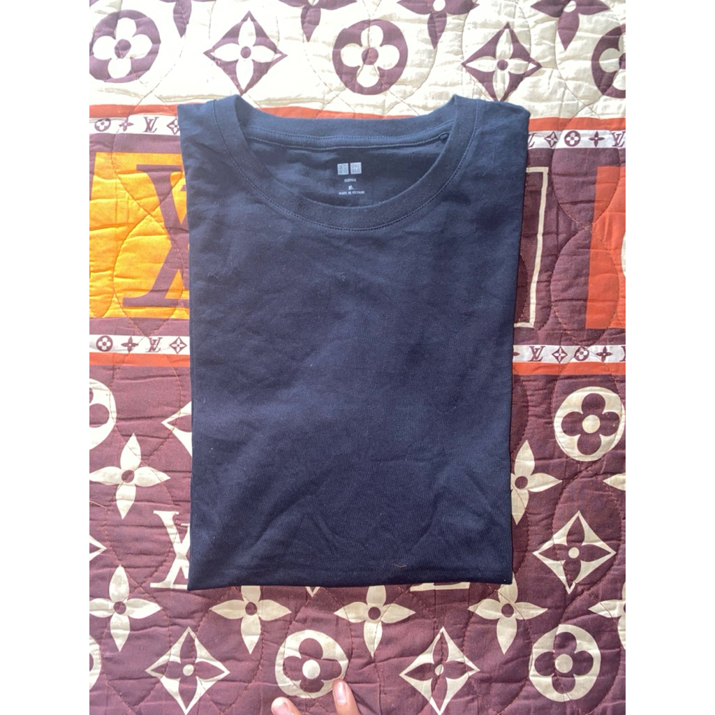 Uniqlo Basic Black Tee