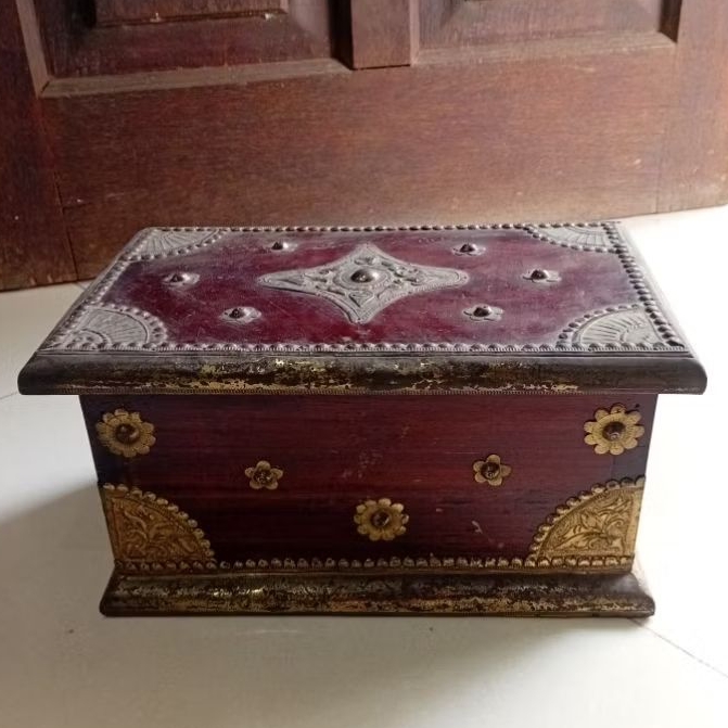 Kotak Kayu ukir Melayu Kuno