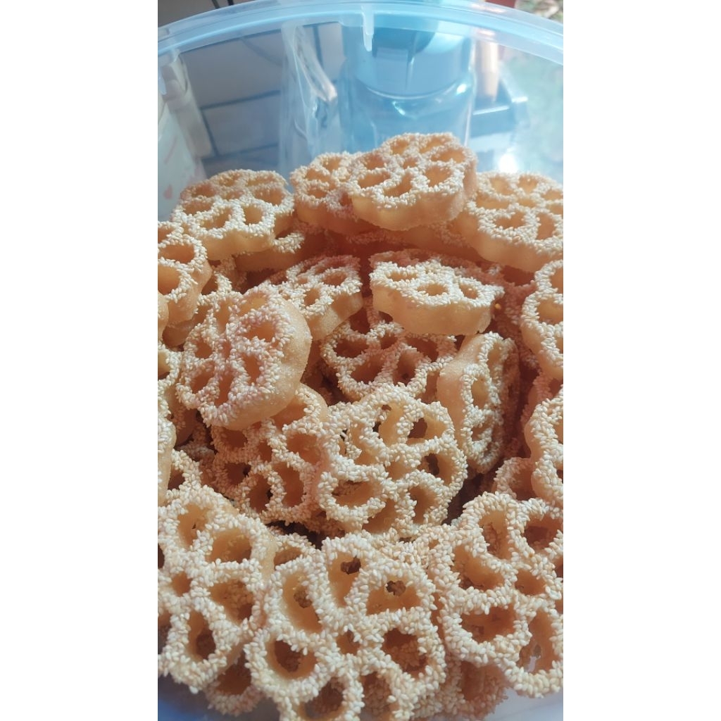

kembang goyang wijen/kembang goyang manis 500gr/kue kembang goyang/cemilan