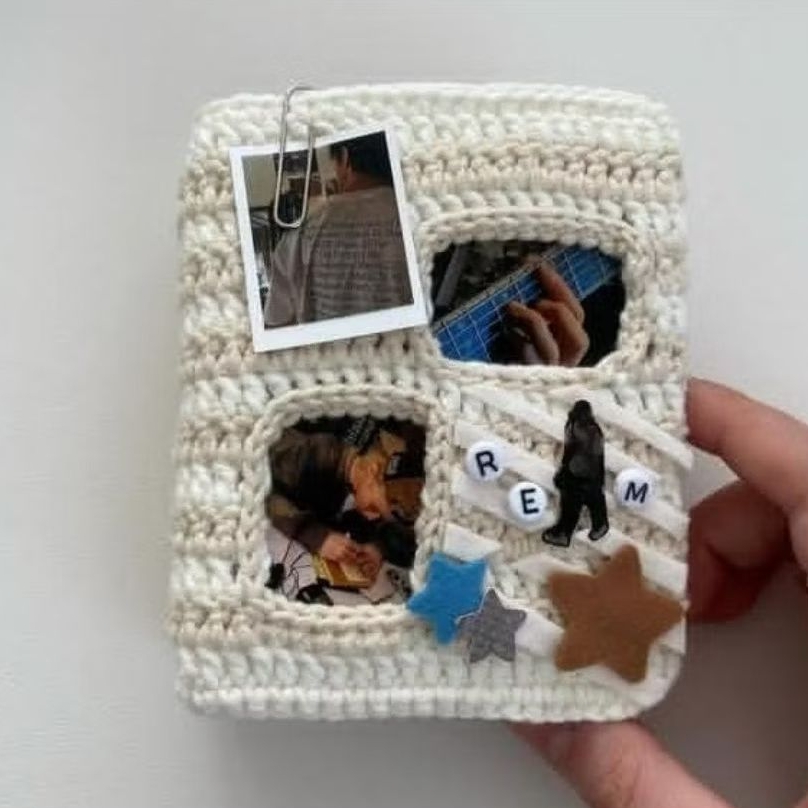 

photocard album cover by syndeisy | crochet poca book sleeve