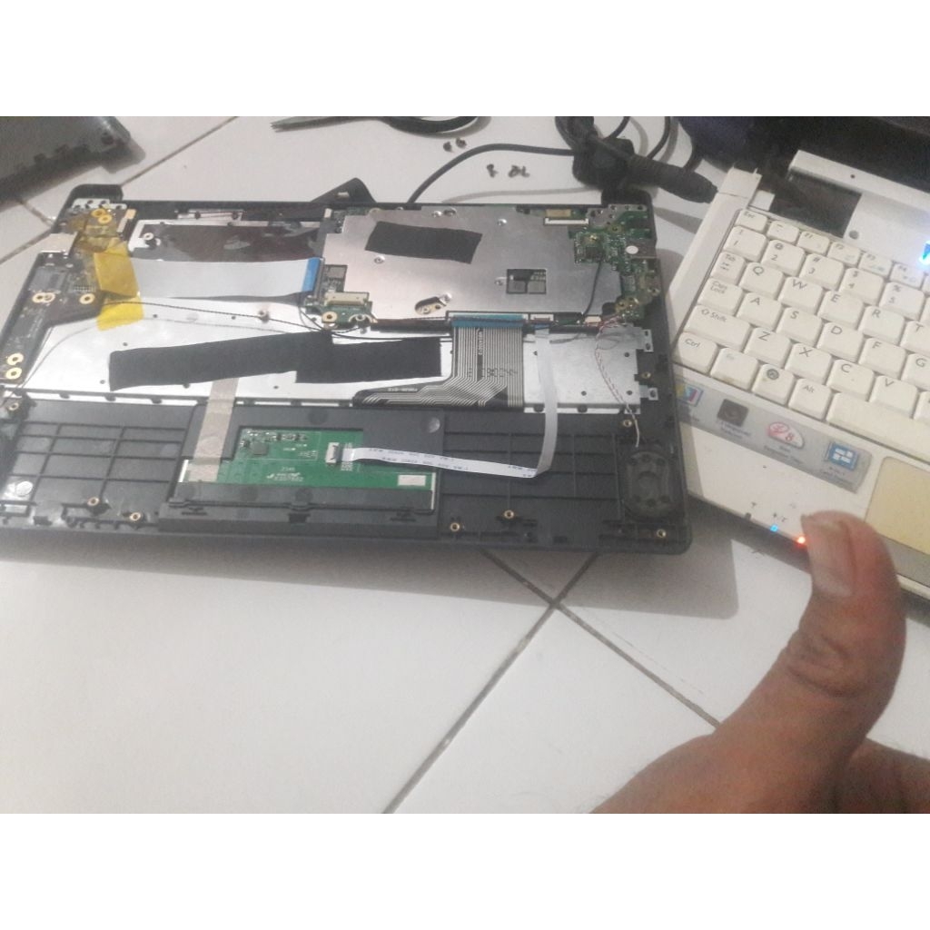 Mesin laptop axioo mybook 11g  NOMAL ram 6 minus lcd sama batrai