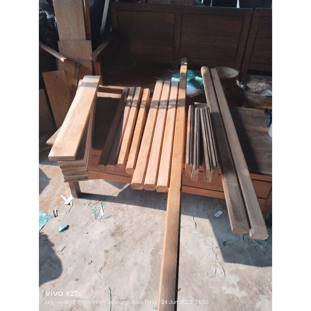 balok kayu jati Perhutani ukuran 2x2panjang135cm