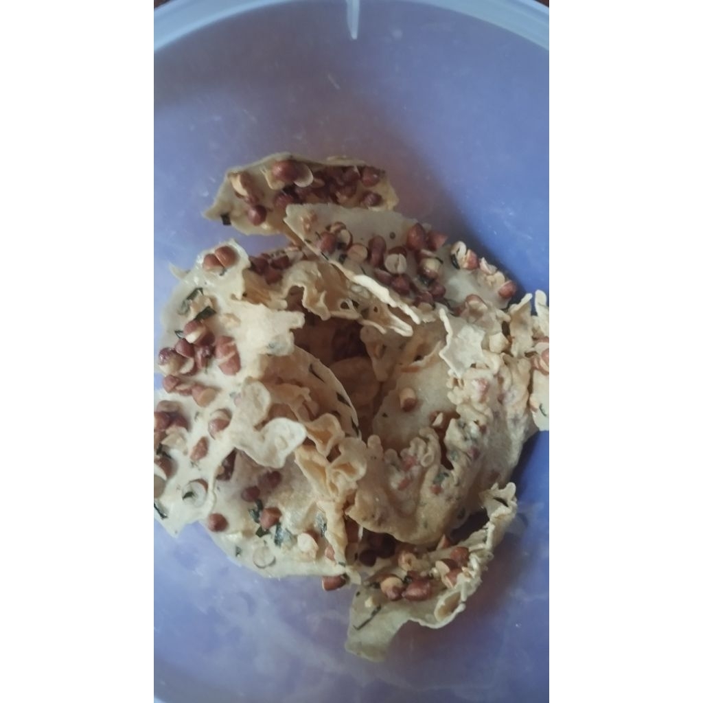 

Peyek kacang daun jeruk