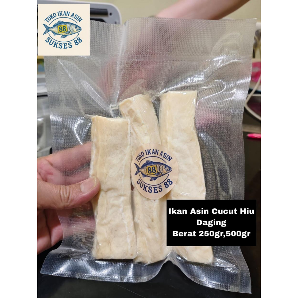 

Ikan Cucut Asin Daging Tebal 250gr / 500gr | Ikan Hiu Kering Premium | Siap Masak Gurih